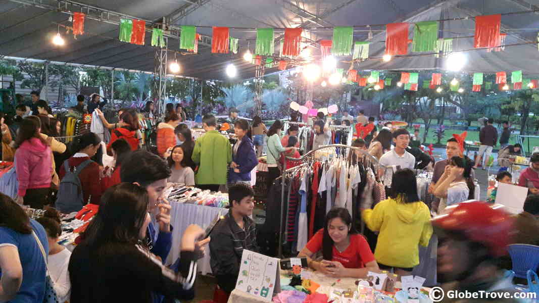 The crowded Christmas market set up by the youth in Hoi An.