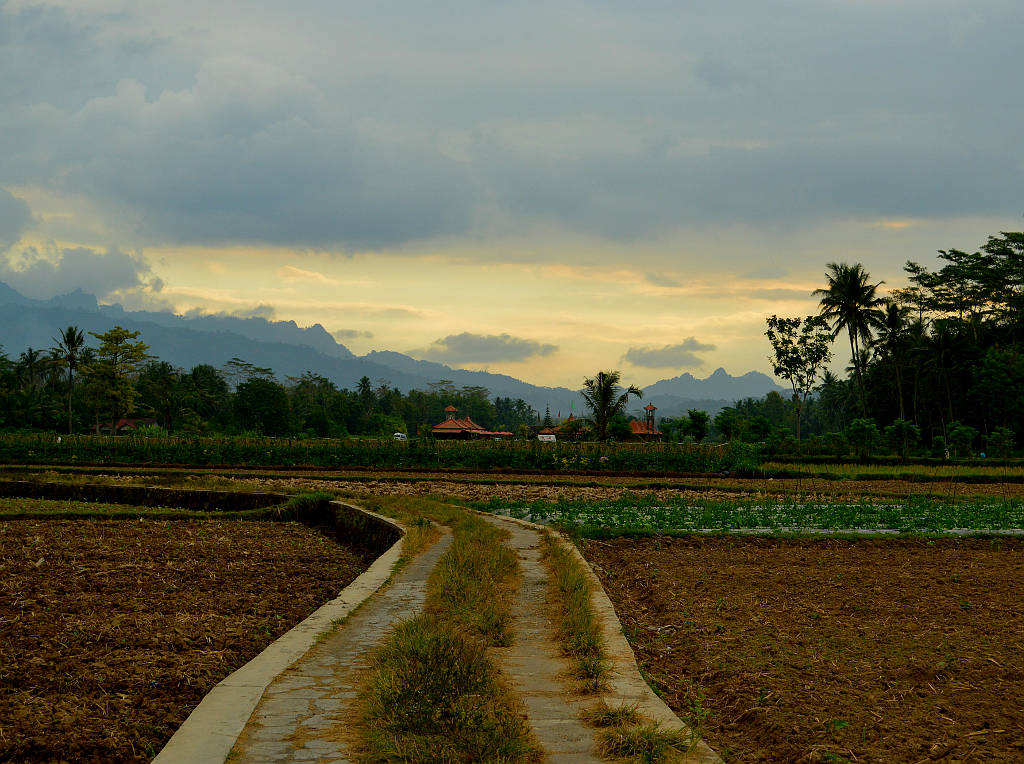 Borobudur Sunrise & The Famous Borobudur Temple