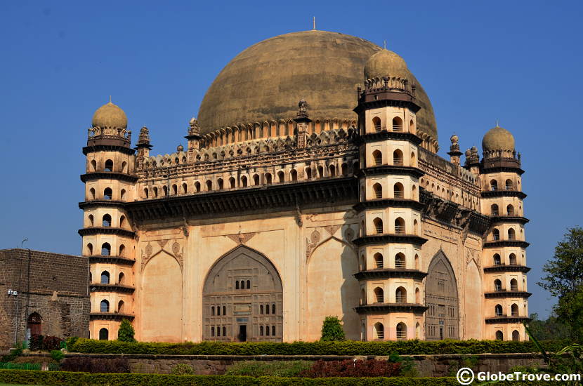 Historical Places to visit in Bijapur gol gumbaz