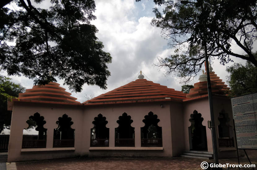 A glimpse of the temple from outside.