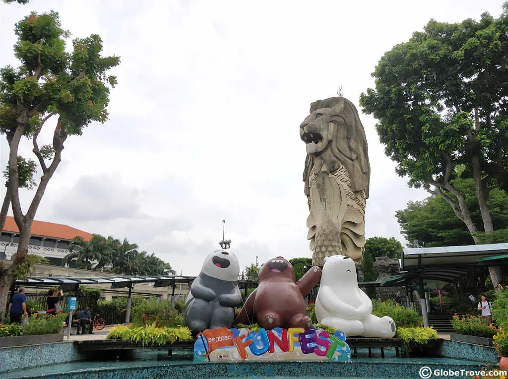 We stopped by the Merlion even though it was raining.