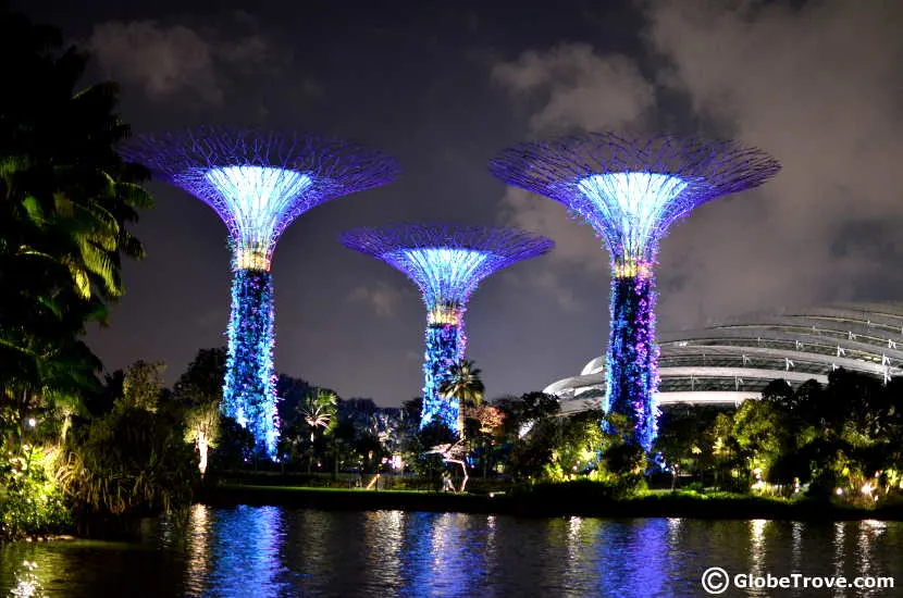 Did you know that the sound and light show at the supertree grove fits perfectly with the idea of visiting Singapore on a shoestring budget?