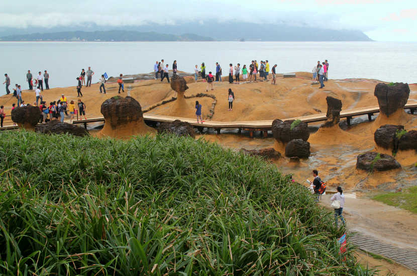 taiwan crowd seashore