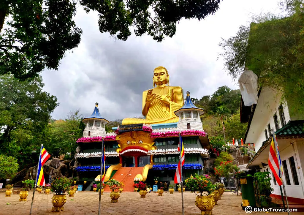 Damulla cave temple: The view of the Dambulla temple from the road