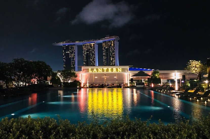 Lantern is one the amazing rooftop bars in Singapore.