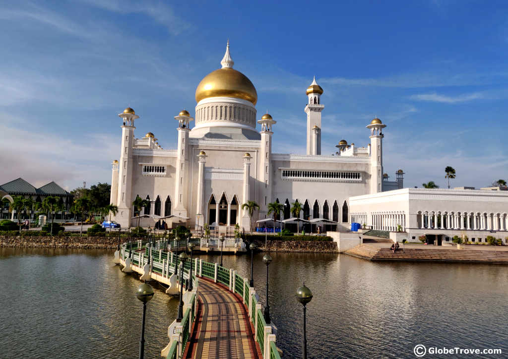 Masjid Omar Ali Saifuddein Dan Bahtera Mahligai : Brunei’s Gorgeous Mosque