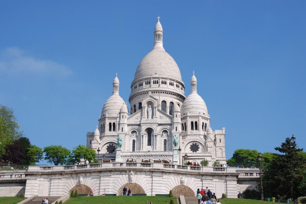 Start your day in Paris early at the Sacre Coeur