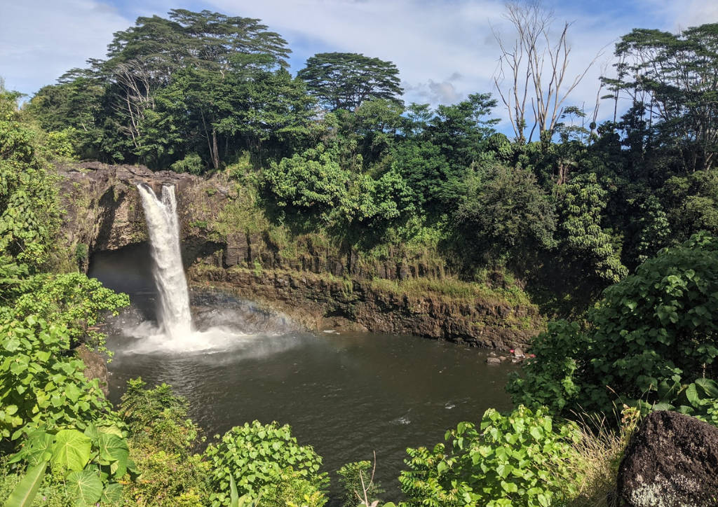 If you are considering Hawaii as a place to spend April in the USA, then look at Hilo!