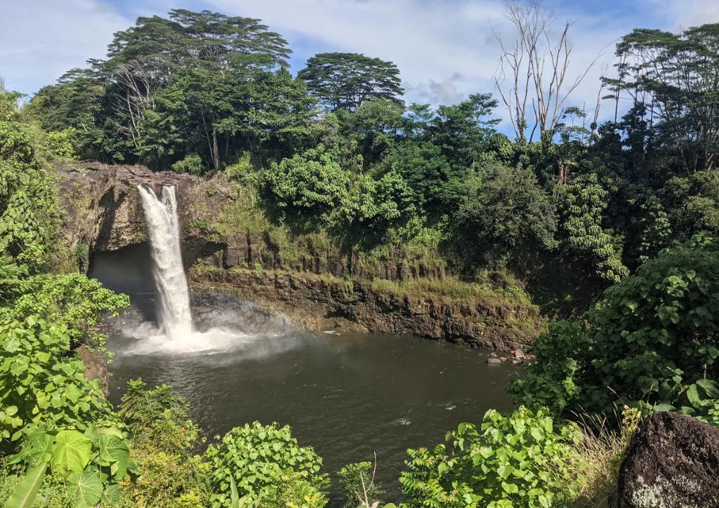 If you are considering Hawaii as a place to spend April in the USA, then look at Hilo!