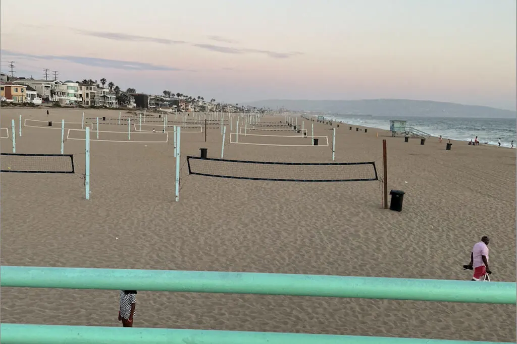 If you are looking for a seaside destination to spend July in the USA, then Hermosa beach may be perfect for you.