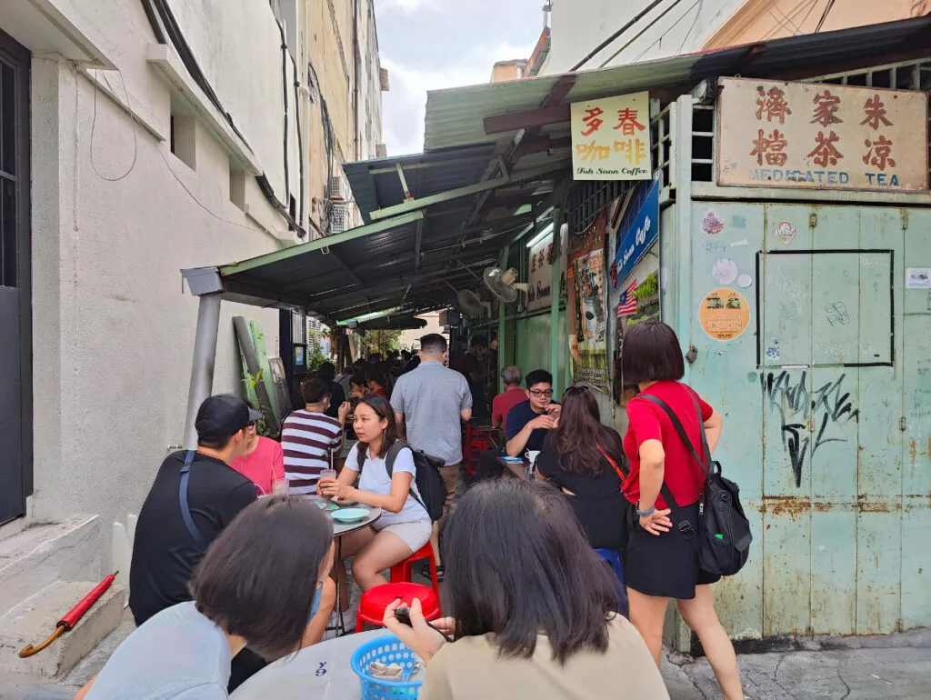 The crowds at Toh Soon cafe in Penang