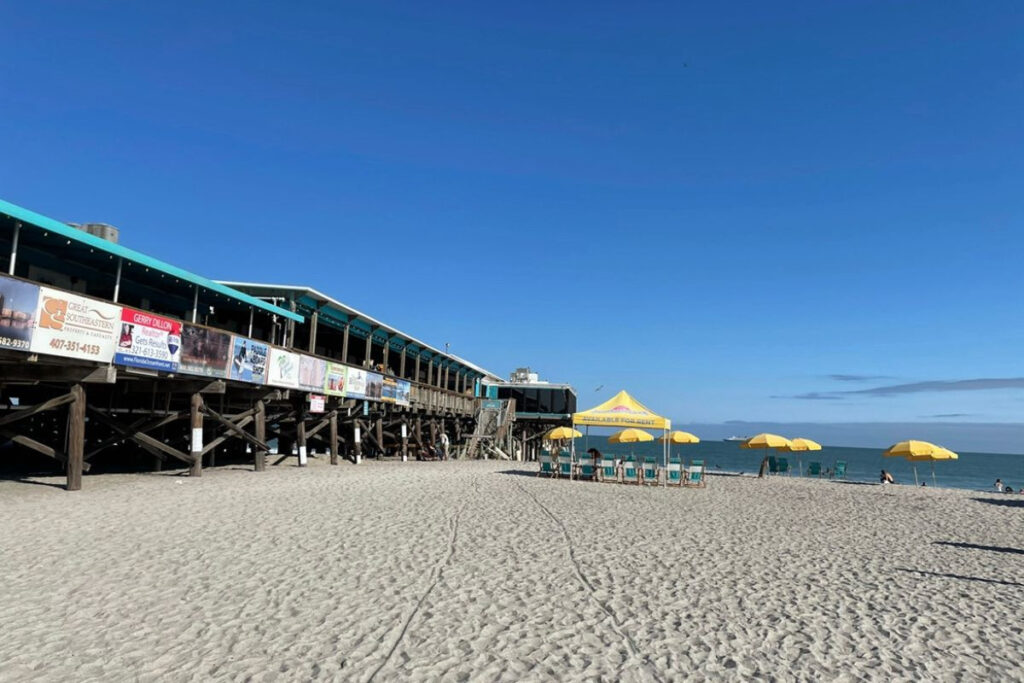 If you want to spend November in the USA at a beach, think about Cocoa beach in Florida.