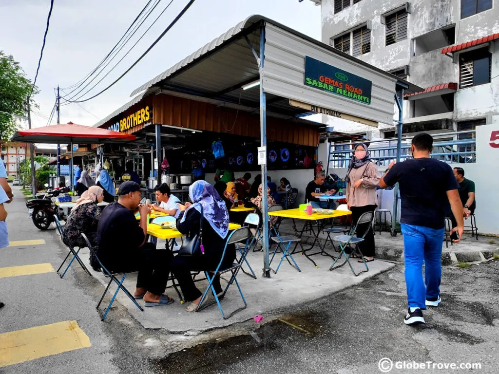 The Roti Canai Gemas road is a great spot for breakfast!