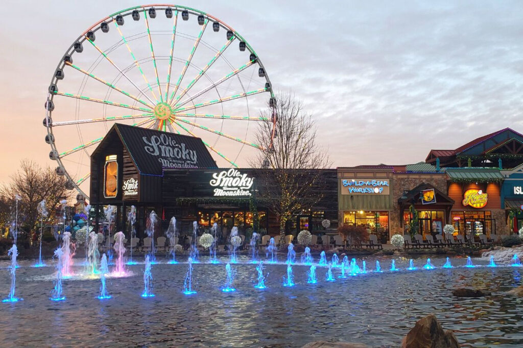Looking for a cold weather destination to spend Christmas in the USA? Consider Pigeon Forge.