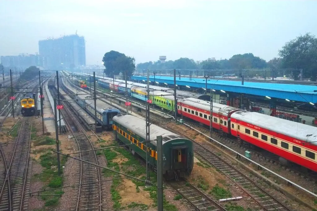 Delhi To Agra By Train 