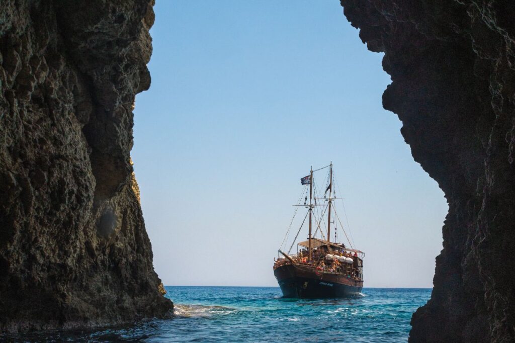 Pirate ship tour of Benagil caves