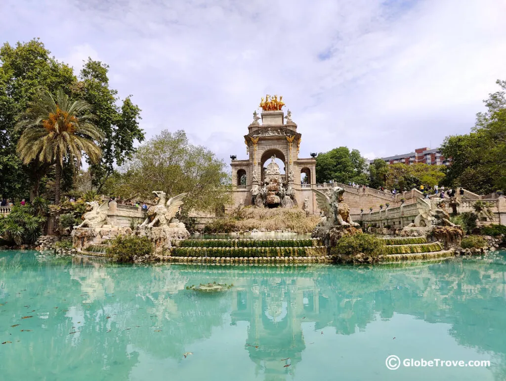 One of the most beautiful free things to do is to visit the Cascada del parc de la Ciutadella.
