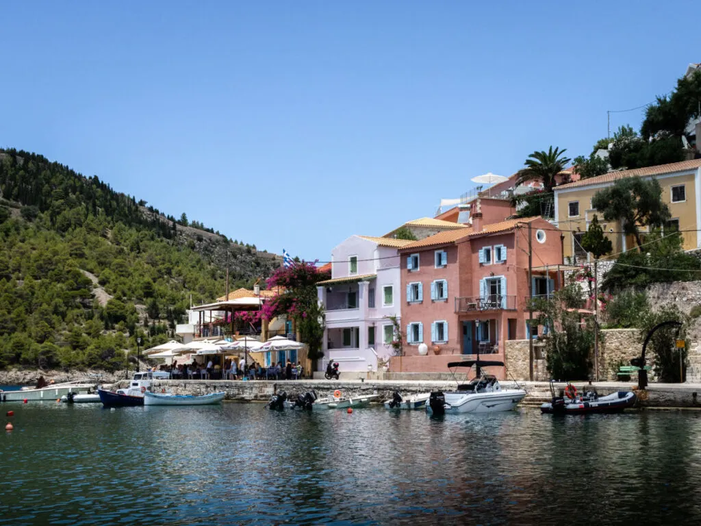 The gorgeous coast and the colorful buildings is one of the reasons why everyone wants to stay in Kefalonia.