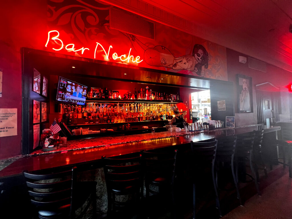 Bar Noche Miami Beach