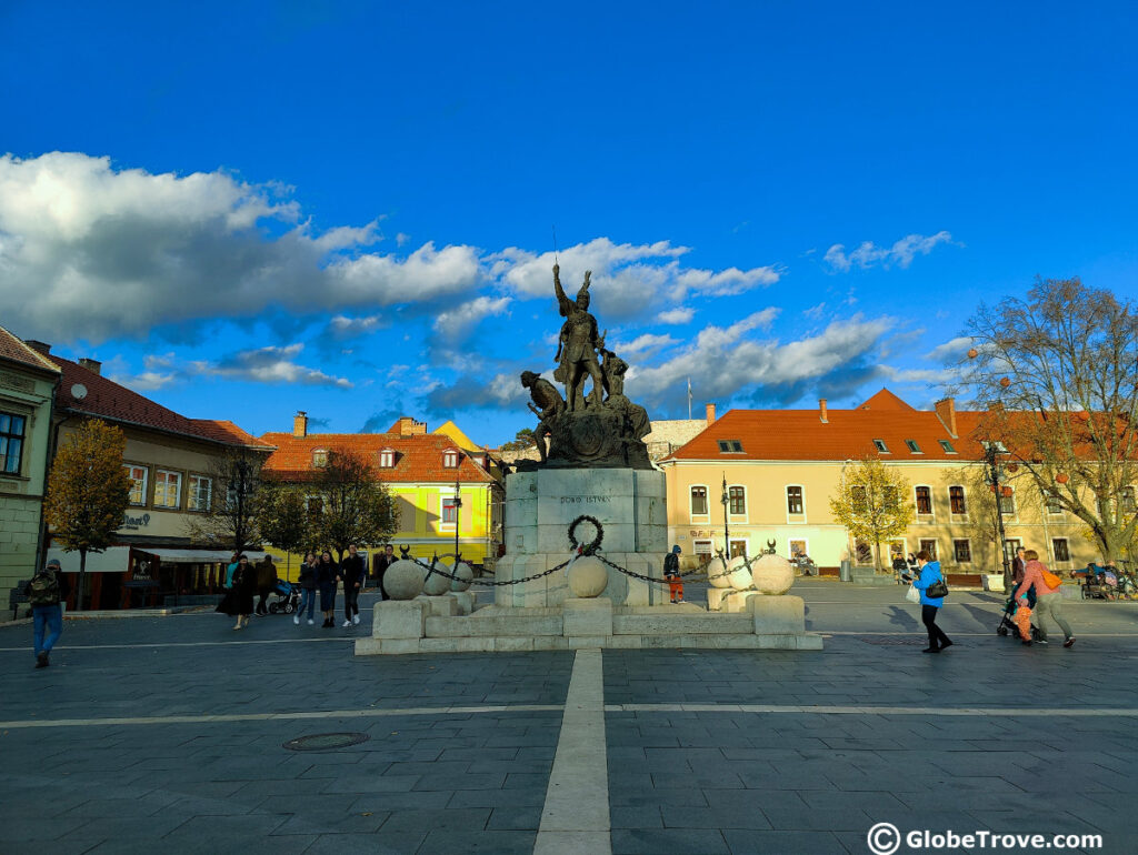 One of the things to do in Eger that you should not miss is spending time at the Dobo Istvan Square.