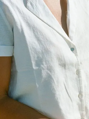 Cool white shirt that should be in your packing list for Italy in Summer.