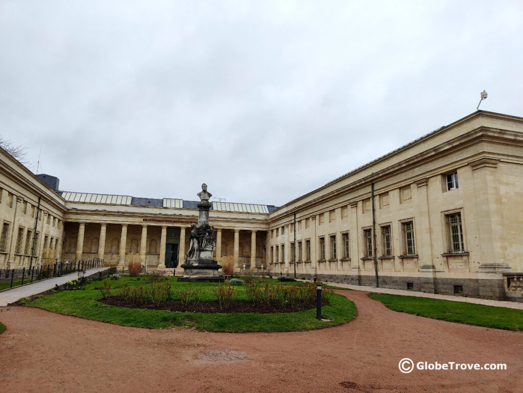 Bibliothèque Louis Aragon is one of he under rated things to do in Amiens, France