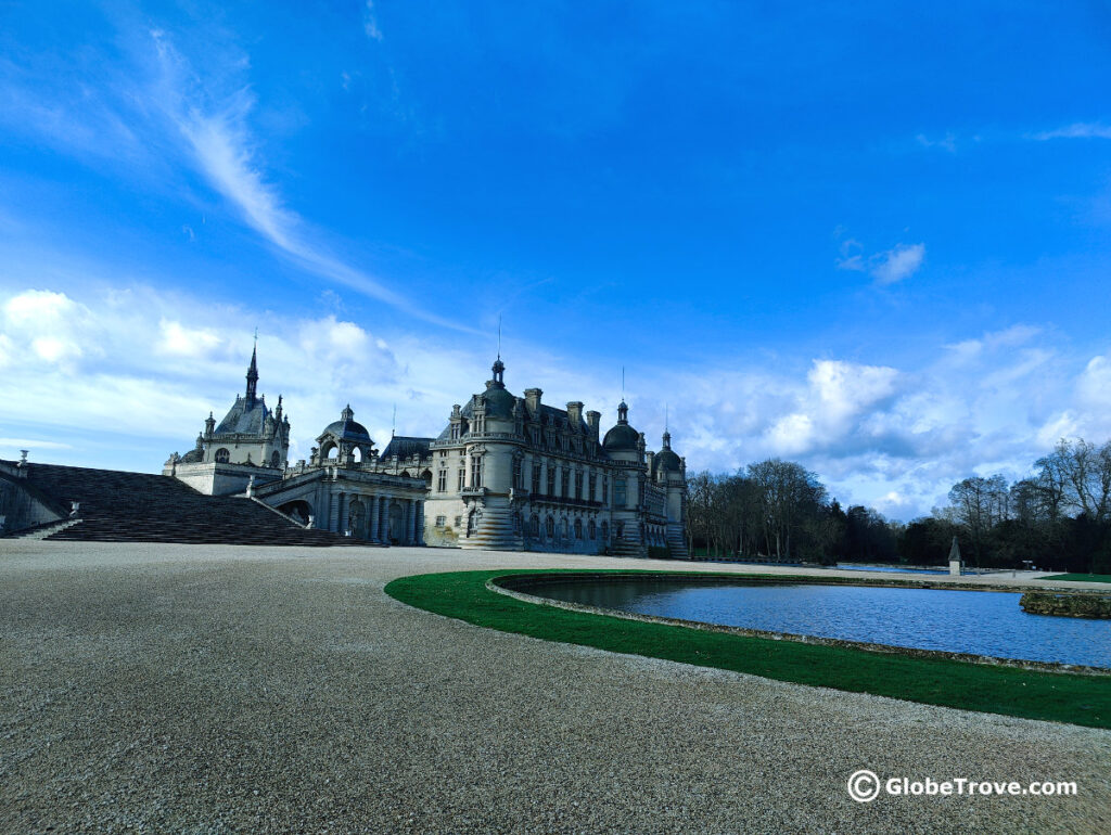 A view of the fountains and the Chantilly castle in the background