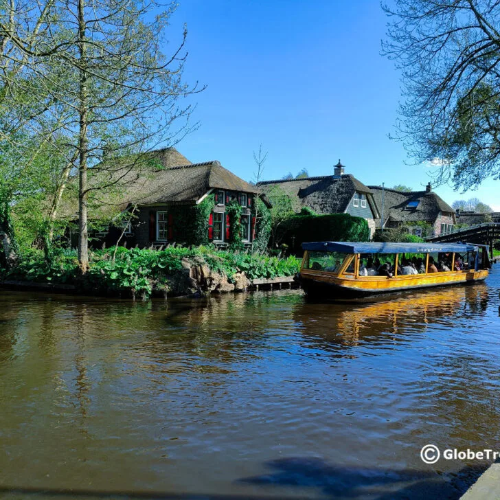 A view of the Giethoorn boat rental and the canals