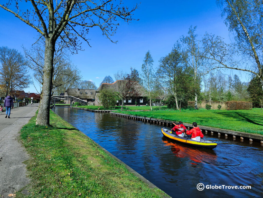 Rent a kayak in Giethoorn