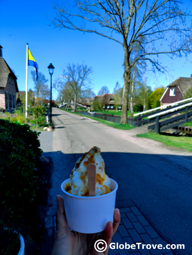 Enjoy some ice cream or yoghurt in Giethoorn