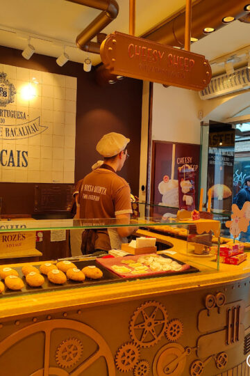 6 Best Restaurants In Cascais, Portugal 16 There are loads of great restaurants in Cascais. Almost all of them serve up hot and delicious seafood