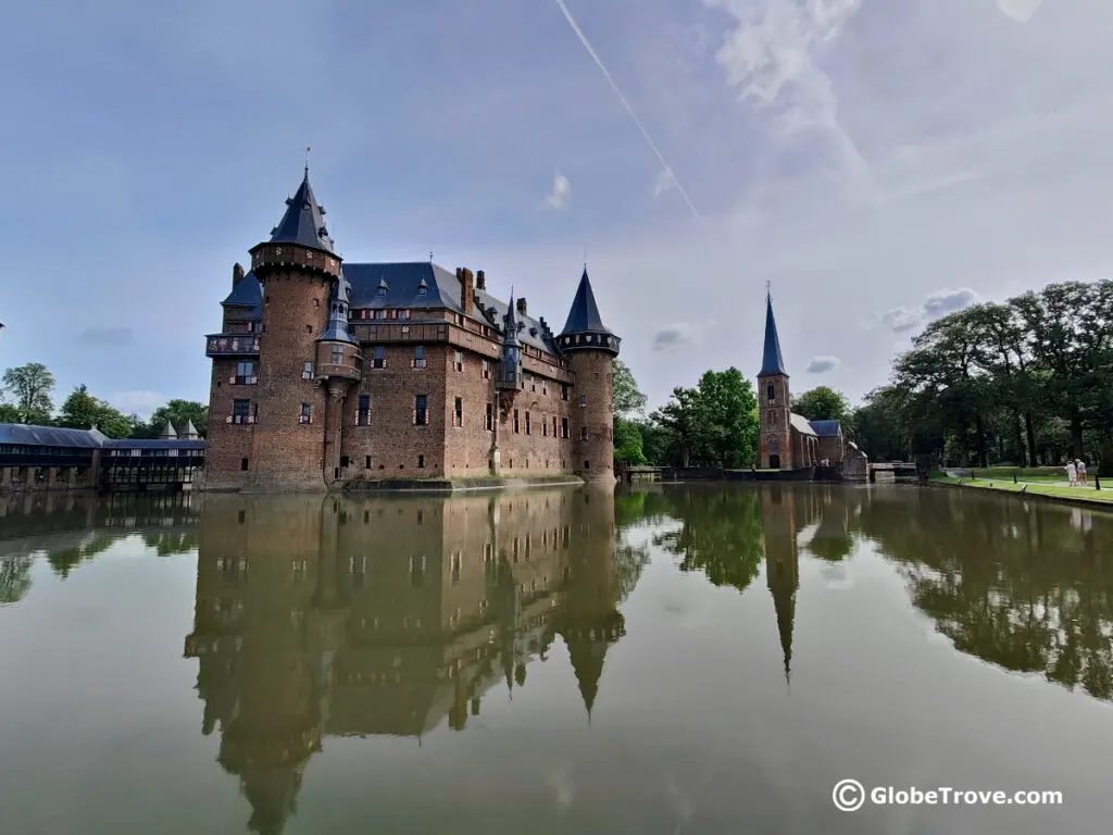 Castle de Haar with its reflection in the water