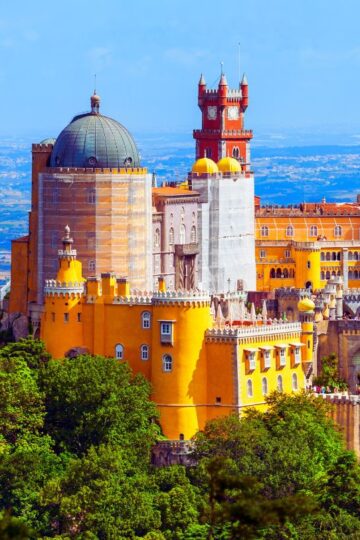 10 Amazing Day Trips From Lisbon That Should Be On Your Bucket List 8 Day trips from Lisbon are a good idea. The gorgeous castles in the mountains of Sintra is one most popular options.