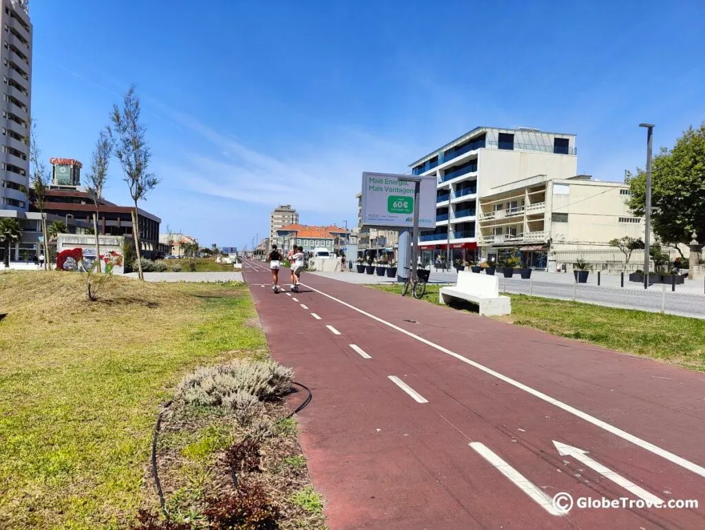 Walk or cycle with a view of the beaches of Espinho