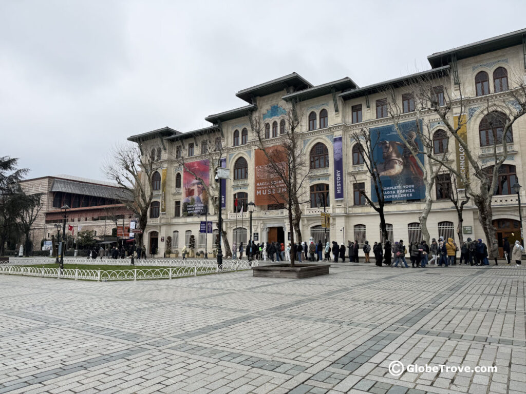Hagia Sophia museum and the long line to get in